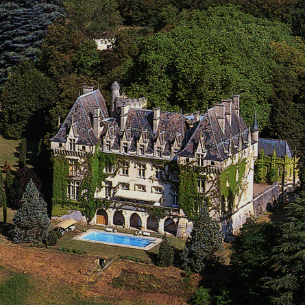 the south facing facade of chateau de pitray in Gironde